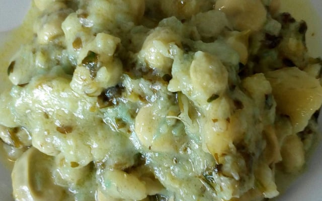 Mijoté de fèves et d'artichauts à l'ail et au coriandre