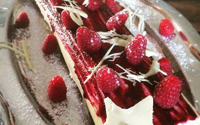 Bûche de Noël aux fruits rouges sans gluten
