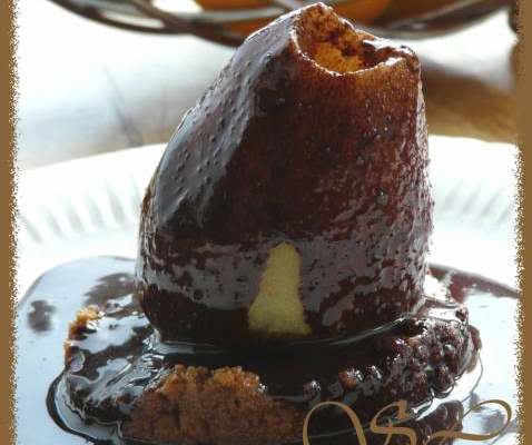 Poire fondante sur sablé de spéculoos et sa sauce au chocolat roquefort