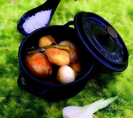 Pommes de terre primeur et petits oignons nouveaux