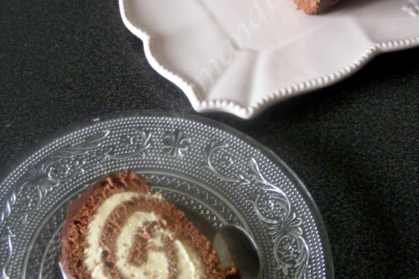 Bûche roulée au chocolat, crème légère saveur pain d'épices