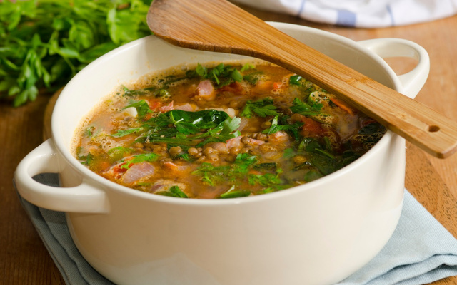 Soupe de nos montagnes  lentilles du Puy, comté et saucisse de Morteau