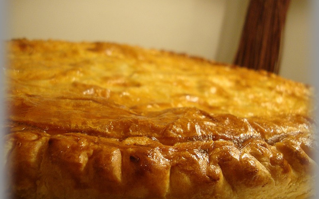 Galette des rois à la poire et au chocolat