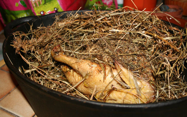 Poulet en cocotte de foin