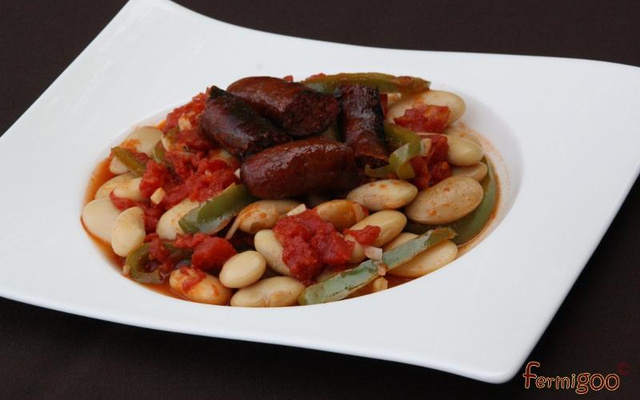 Haricots de Soissons mijotés, saucisses au Piment d'Espelette