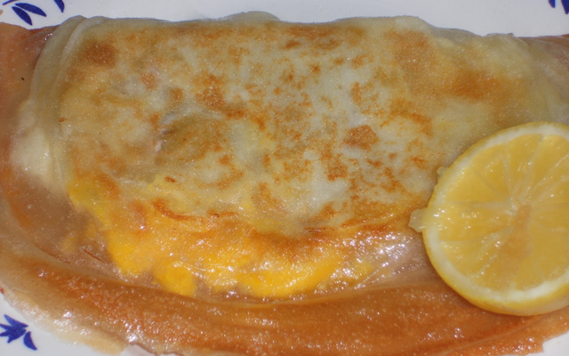 Bricks œufs, thon, pommes de terre et câpres