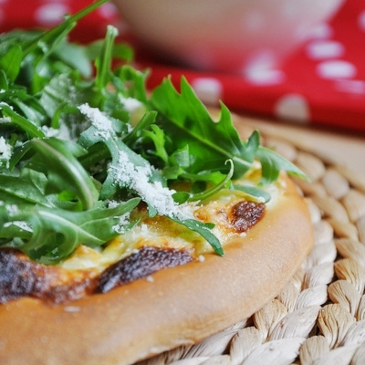 Pizza blanche à la roquette