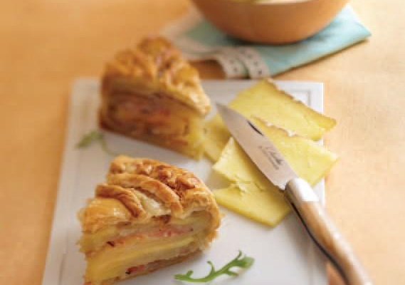 Tourte feuilletée aux pommes de terre et au Cantal Jeune