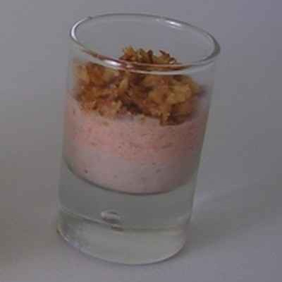 Verrine croustillante au jambon et à la mousse de tomates