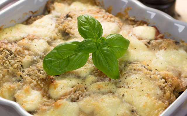 Parmigiana aux aubergines, mozzarella et parmesan