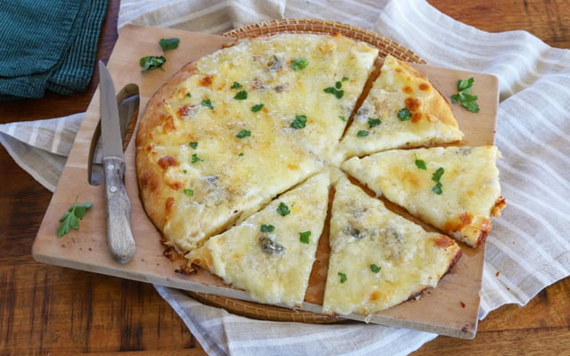Pizza aux 4 fromages facile et rapide