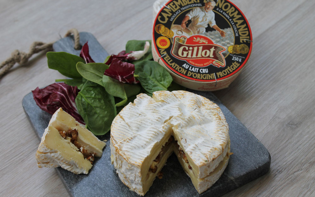 Camembert farci poires et noix