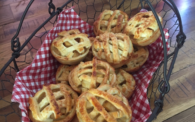 Mini apple pies