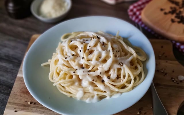 Spaghetti Cacio e Pepe authentiques