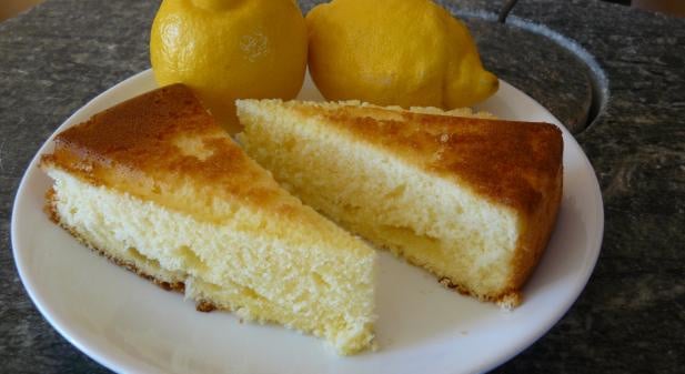 Gâteau au yaourt et blancs en neige