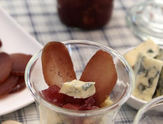 Verrine de polenta à la fourme d'ambert et son chutney poire