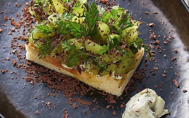 Quatre-quarts au tartare de raisins blancs, Frais Plaisir Saint Agur et cacao