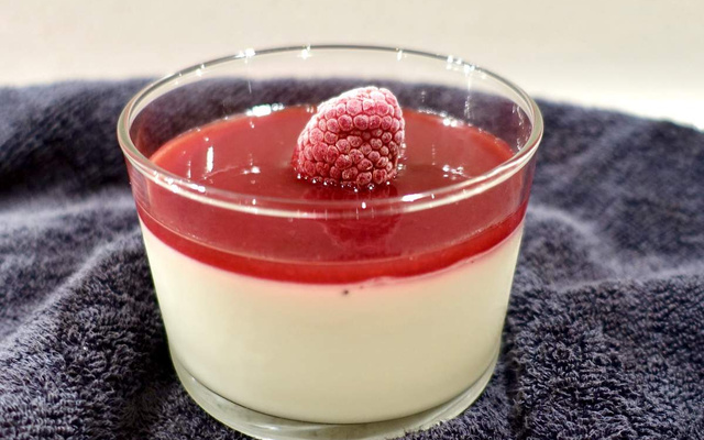 Panacotta et son coulis de framboise