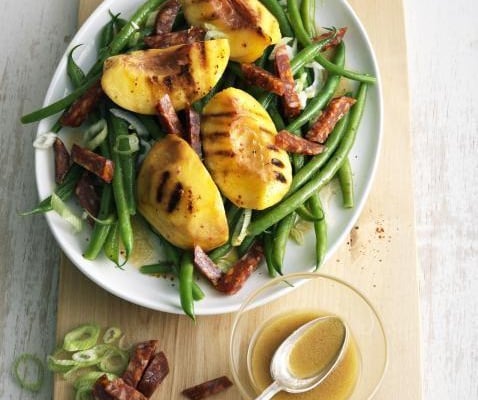 Salade de haricots verts, pêches grillées et chorizo