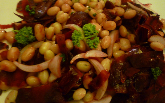 Salade de cocos de Paimpol, aux betteraves bio crues et aux oignons de Roscoff