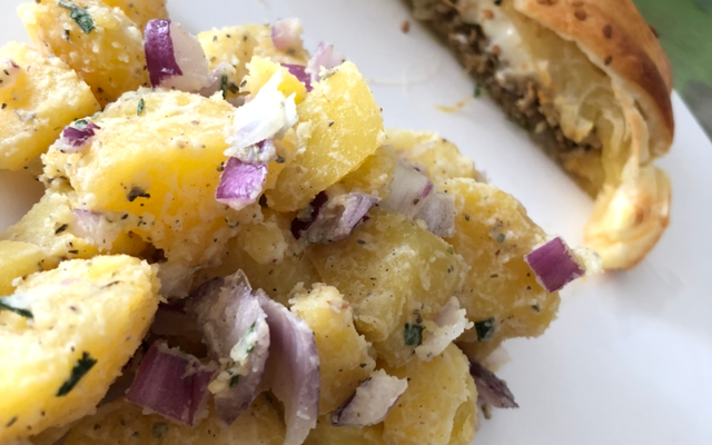 Salade de pommes de terre à l'oignon et au thon