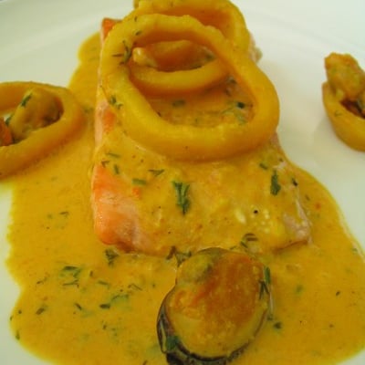 Filets de saumon, sauce aux fruits de mer