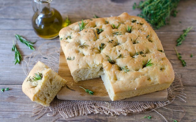 Focaccia à l’huile d’olive et aux herbes