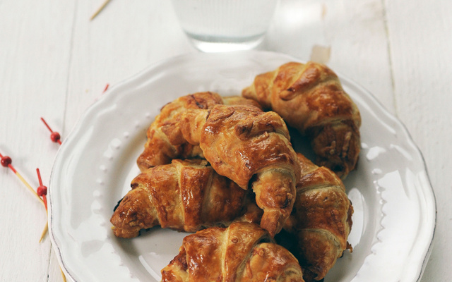 Petits croissants au jambon et sauce barbecue