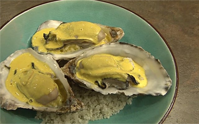 Huîtres chaudes aux poireaux et curry