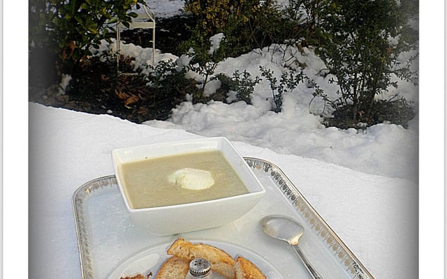 Velouté d'hiver à l'ail et œuf poché