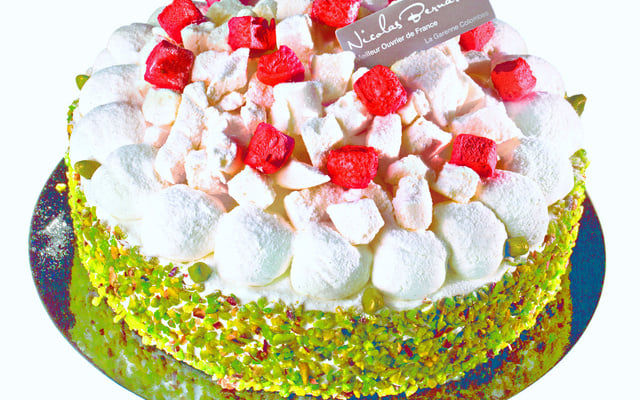 Le vacherin de Nicolas Bernardé fraises et pistaches