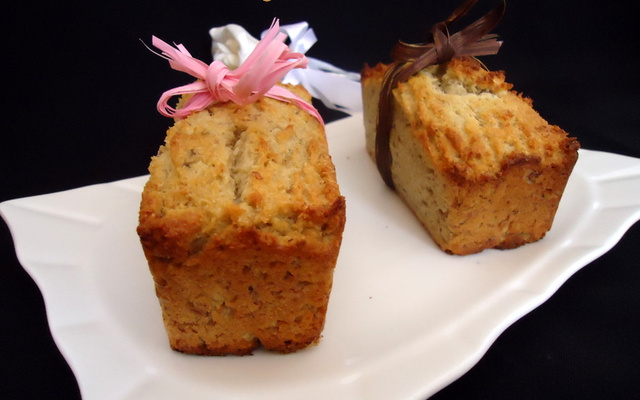 Mini cakes exotiques à la banane et à la noix de coco