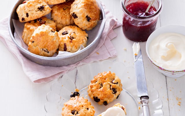 Scones à la cannelle et aux raisins secs