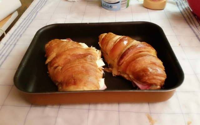 Croissant simple et rapide au fromage et jambon