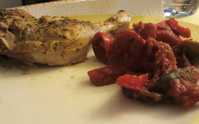 Cuisses de poulets à la moutarde et poivrons à la tomate