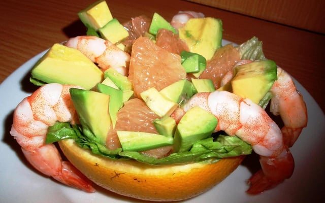 Salade de pamplemousse, avocat et crevettes