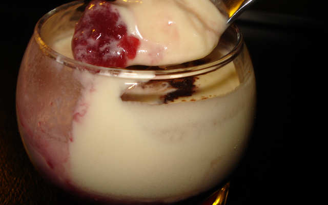 Petites verrines cerises-cannelle