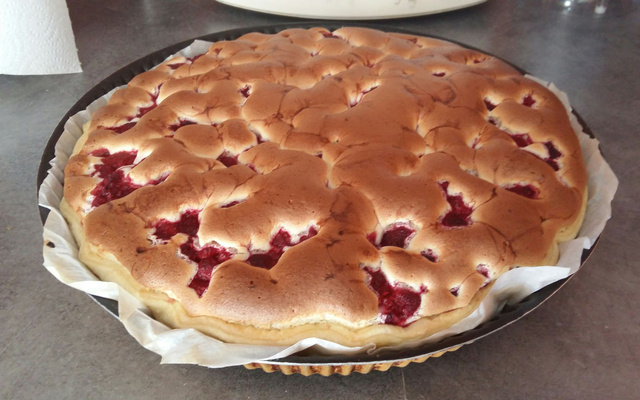 Tarte mousseuse au chocolat blanc et framboises
