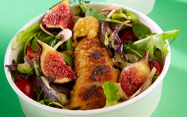 Salade croustillante au poulet, figue et sauce moutardée