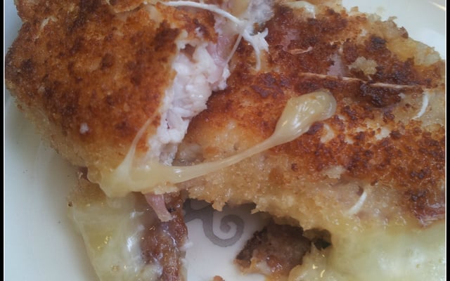 Blancs de poulet façon cordon bleu au comté et au jambon cru