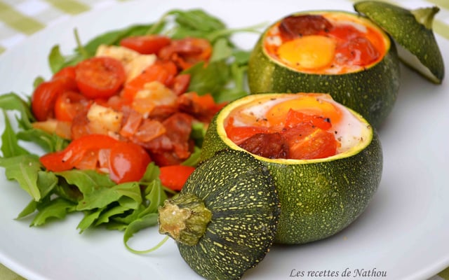 Courgettes rondes farcies aux œufs, tomates, poivrons et chorizo