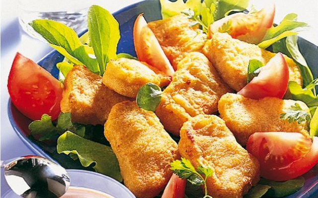 Nuggets de poulet, salade de mâche et tomates