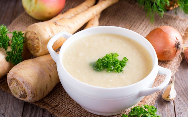 Soupe de panais, pommes de terre à la crème de coco