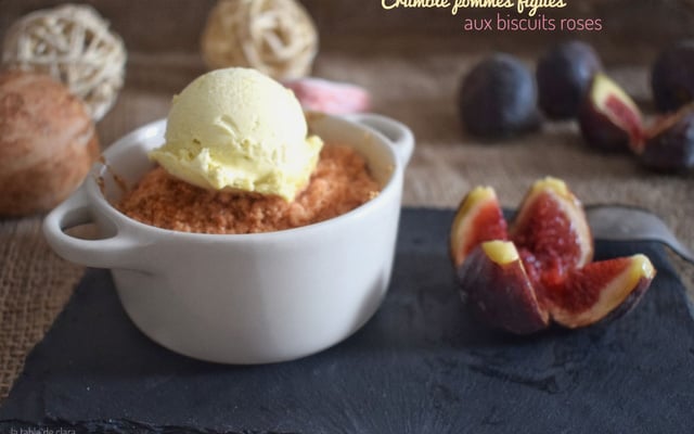 Crumble pommes figues à la poudre de biscuits roses de Reims