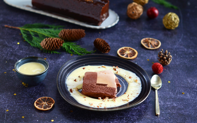 Bûche glacée et crème anglaise