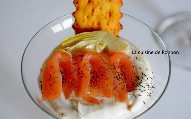 Verrine à la crème d'artichaut et thon en tapenade accompagnée de saumon fumé