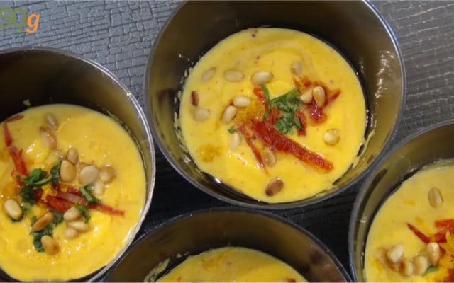 Verrines de courge muscade, chorizo et pignons
