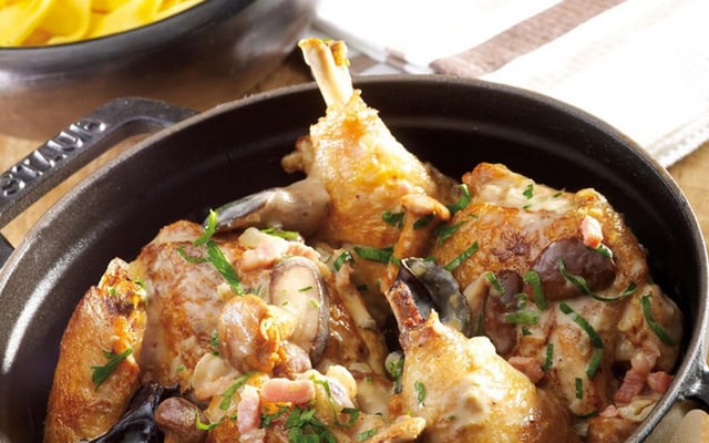 Cocotte de poulet forestière