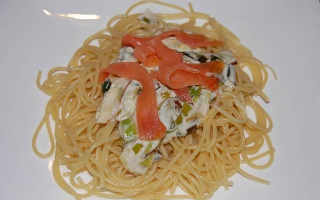 Spaghetti à la crème de poireaux et saumon fumé