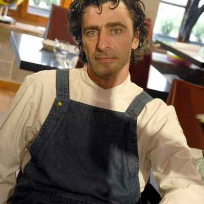 Canette 1/2 sel, radis étuvés, coqs rouge et romarin frits